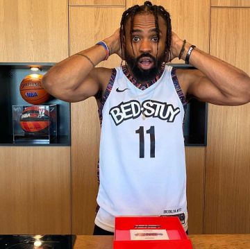 La camiseta sin mangas Nike de los Brooklyn Nets usada por Brokybrawks en su cuenta de Instagram @brokybrawks 
