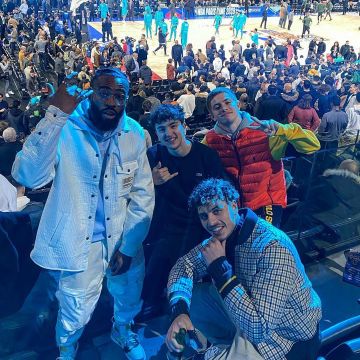 Le sweatshirt col rond Lacoste porté par Inoxtag sur son compte Instagram @inoxtagytb 