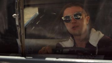Les lunettes de soleil portées par Kevin Cash (Michael Pitt) dans The Last Days of American Crime