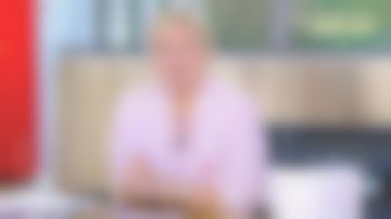 La chemise en denim léger chambray boutonné à manches longues super doux de Anne-Élisabeth Lemoine dans C à Vous