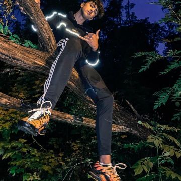 Le bas de survêtement Adidas en noir porté par Inoxtag sur son compte Instagram @inoxtagytb 