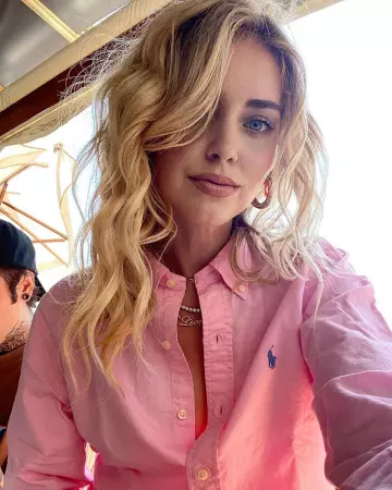 La chemise rose Ralph Lauren de Chiara Ferragni sur son compte Instagram @chiaraferragni