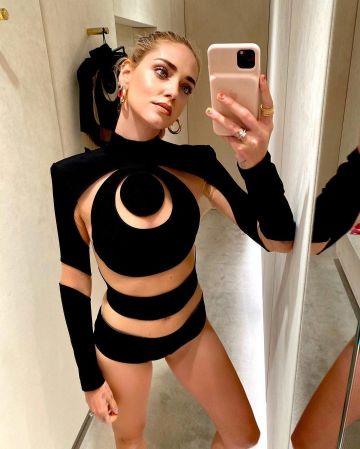 El cuerpo de Chiara Ferragni con inserciones transparentes en su cuenta de Instagram @chiaraferragni
