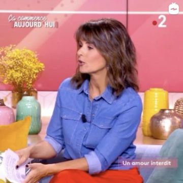 Camisa vaquera mediana de Faustine Bollaert en una foto del show Ça begin aujourd'hui en Instagram