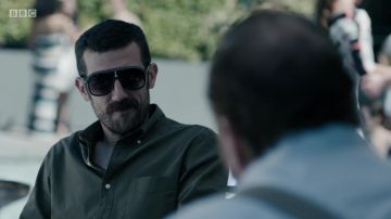 Gafas de sol usadas por Teddy McDonald (Carter Hudson) como se ve en la serie de televisión Snowfall (S03E05)