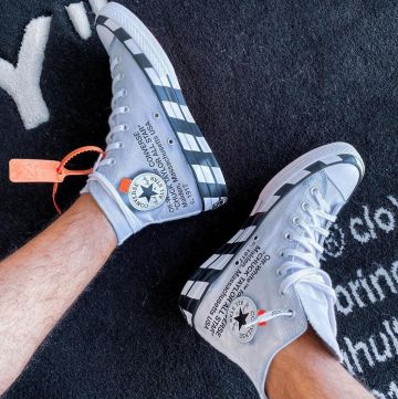 El par de Converse Chuck Taylor All-Star 70s Off-White usado por Anil Brancaleoni en su cuenta de Instagram @anilbrancaleoni 