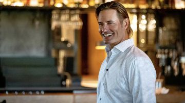 Checkered white shirt worn by Roarke Carter (Josh Holloway) in Yellowstone (S03E01)