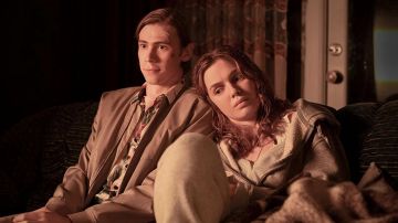 Camisa estampada tropical usada por Harold Lauder (Owen Teague) como se ve en The Stand (Temporada 1)