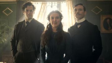 Pajarita negra usada por Mycroft Holmes (Sam Claflin) en Enola Holmes
