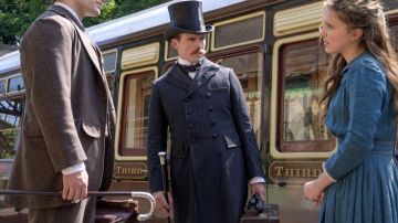 Bastón de mango arqueado utilizado por Sherlock Holmes (Henry Cavill) en Enola Holmes