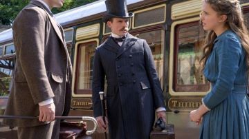 Maleta de cuero utilizada por Mycroft Holmes (Sam Claflin) en Enola Holmes
