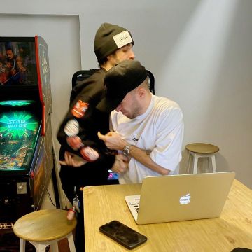 L'ordinateur Apple MacBook de Squeezie sur son compte Instagram @xsqueezie