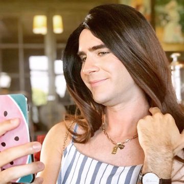 The smartphone iPhone XS Max used by Cyprien on his account Instagram @6pri1 