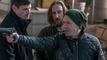 Sombrero de gorro verde usado por Antonio Dawson (Jon Seda) en Chicago P.D. (S02E16)
