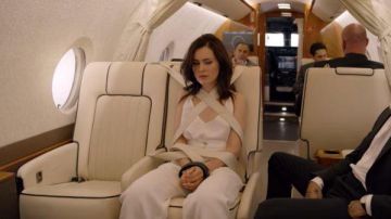 The white trousers worn by Laura (Anna-Maria Sieklucka) in 365 days