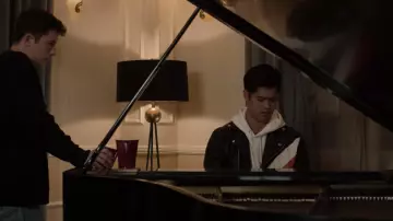 Le blouson en cuir à bandes Diesel de Zack Dempsey (Ross Butler) dans 13 Reasons Why (SaIson 4 Èpisode 5)
