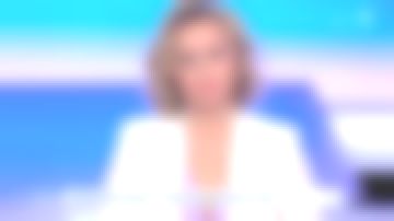 Blusa fluida satinada de Caroline Roux, manga larga y cuello tunecino en C dans l'air