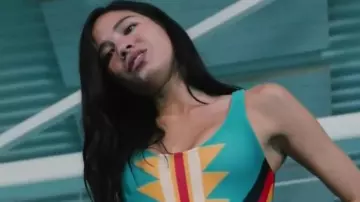 Le maillot de bain 1 pièce motif indien porté par Monica Dutton (Kelsey Chow) dans la série Yellowstone