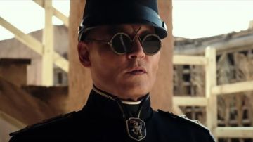 Gafas de sol redondas usadas por el coronel Joll (Johnny Depp) como se ve en Waiting for the Barbarians