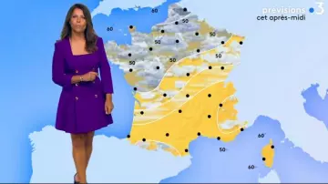 The dress with square neckline loose fitting and 3/4 sleeves with shoulder pads Myriam Seurat Weather of France 3