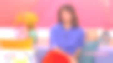 La falda larga lisa naranja de Faustine Bollaert en It Starts Today