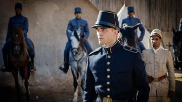 Sombrero Kepi usado por el oficial Mandel (Robert Pattinson) en Waiting for the Barbarians