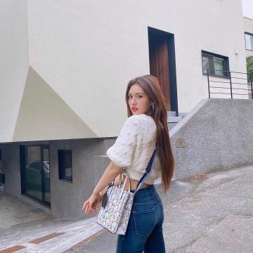 Jeon So-mi: Clothes, Outfits, Brands, Style and Looks | Spotern
