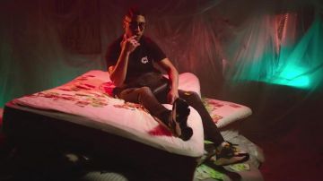El bolso de Louis Vuitton que lleva Maes en el clip de 10k de Bolémvn