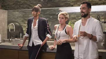 Blazer Veste avec bandes porté par Jane Kano (Ella Balinska) dans Charlie's Angels