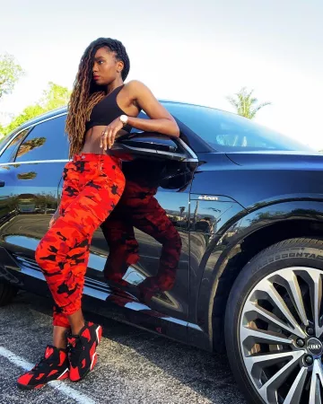 Rouge Camo Pantalon porté par Kiki Layne sur son Instagram account @kikilayne