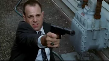 La chevalière de l'US Army porté par Paul Kellerman (Paul Adelstein) dans Prison Break (S01E08)