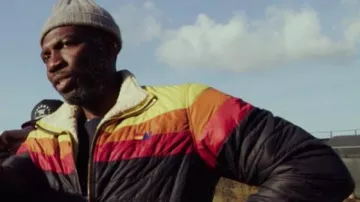 The jacket rainbow Aviator Nation from director Rick Famuyiwa in the documentary Disney The Making-Of : The Mandalorian