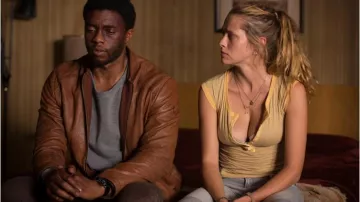 The leather jacket from Jacob King (Chadwick Boseman) in Message from the King