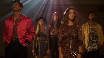 Robe à paillettes porté par Ava (Alba Baptista) en Guerrier Nun (Saison 1 Épisode 1)