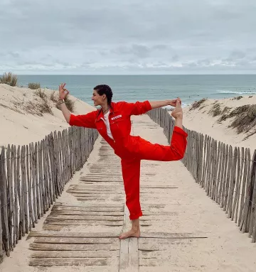 The red suit Hops in the Platinum range by Laury Thilleman on his account Instagram @laurythilleman