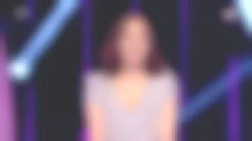 The short dress V-neck straight sequins golden Valérie Bègue in the Pop Show