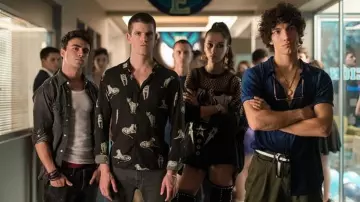 La chemise à imprimé panthères portée par Guzmán (Miguel Bernardeau) dans Élite (S03E07)