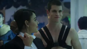 Le harnais de Guzmán Nunier (Miguel Bernardeau) dans la série Élite (Saison 3 Épisode 4)