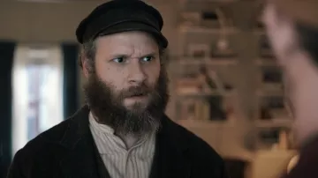 Casquette de marin en noir porté par Herschel Greenbaum (Seth Rogen) comme on le voit dans Un Américain Cornichon