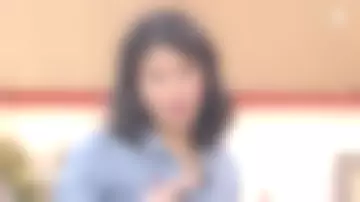 The denim shirt of Farida Kramdi in the show The Daily of July 6, 2020