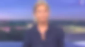 La camisa azul marino en seda pura, manga larga de Anne-Sophie Lapix en Journal de 20h de France 2