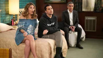 Vestido usado por Alexis Rose (Annie Murphy) en Schitt's Creek (S05E04)