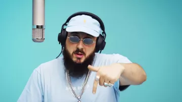 La casquette Polo Ralph Lauren de Caballero dans la clip  Californie de Caballero & JeanJass | A COLORS SHOW