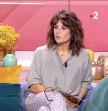 Le pan­ta­lon fu­selé en jac­quard de Faustine Bollaert sur son compte Instagram @faustinebollaert