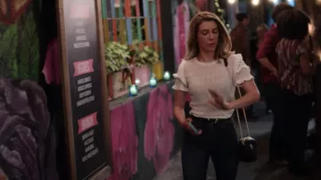 Top blanco de Zara usado por Wesley (Nasim Pedrad) en Desperados