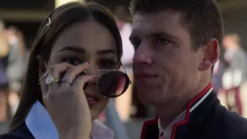 Les lunette de soleil Gucci portées par Lu Montesinos (Danna Paola) dans la série Élite 