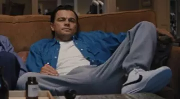Les sneakers Nike Cortez blanches et noires portées par Jordan Belfort (Leonardo DiCaprio) dans Le Loup de Wall Street