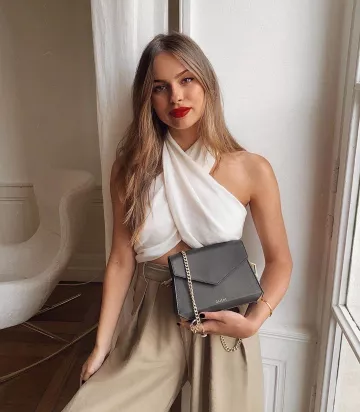 The top cross-Jodie on his account Instagram @jodielapetitefrenchie