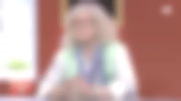 Le foulard à carreaux porté par Pierre-Jean Chalençon dans Affaire conclue du 6 juillet 2020