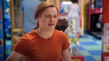 Striped t-shirt worn by Shelly 'Elle' Evans (Joey King) as seen in The Kissing Booth 2